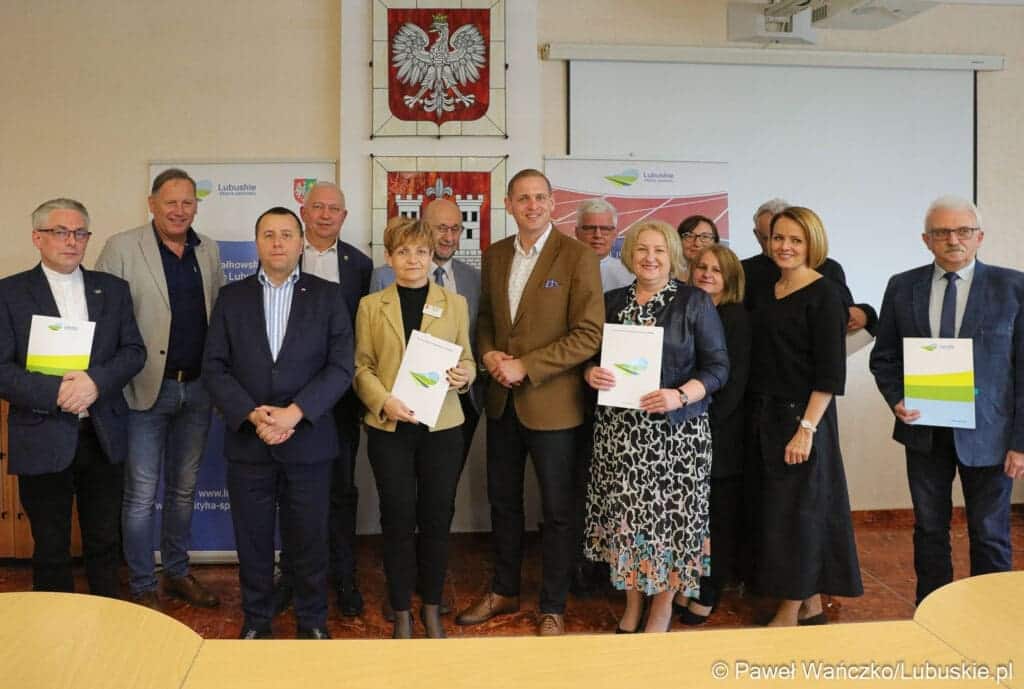 Podpisanie umów w Urzędzie Miasta w Sławie.