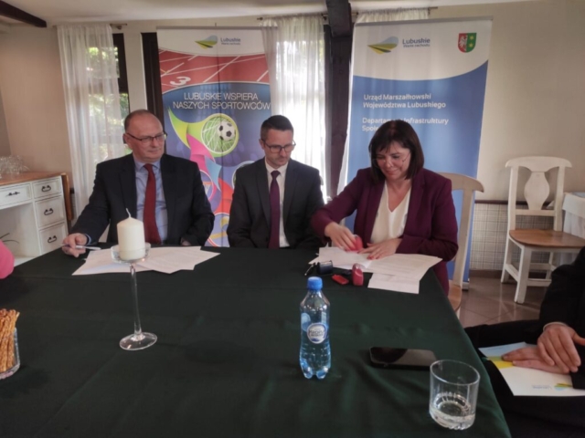 Podpisanie umów o dofinansowanie w Lubięcinie - Lubuska Baza Sportowa, Lubuska baza Turystyczna, prace remontowo-konserwatorskie Podpisanie umów o dofinansowanie w Lubięcinie - Lubuska Baza Sportowa, Lubuska baza Turystyczna, prace remontowo-konserwatorskie