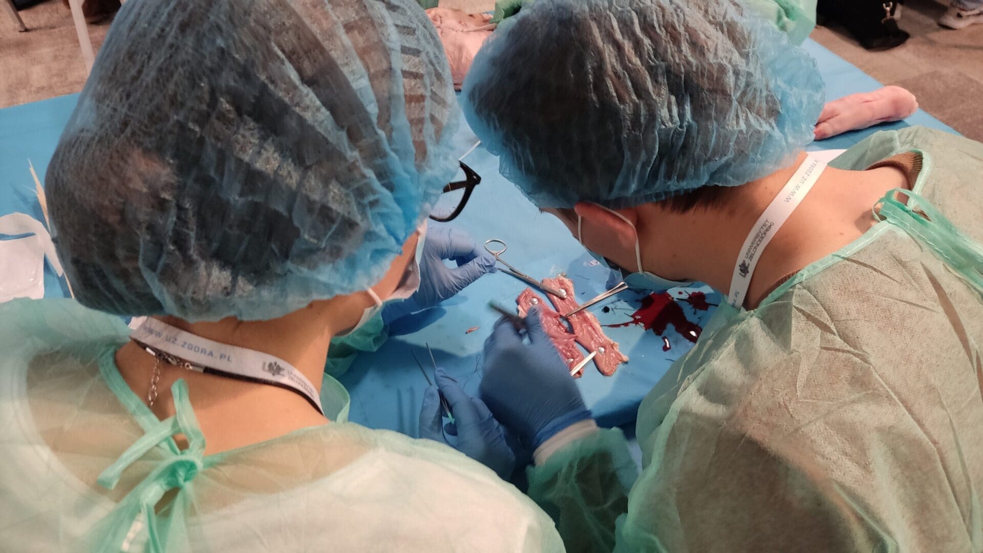   To były piękne szwy materacowe Tapicerów Nie przyszłych lekarzy