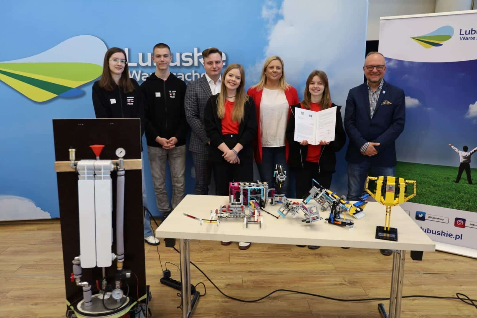 Konferencja prasowa z udziałem członków drużyny Matrobocik w UMWL  Zbudowali innowacyjny Grzejnowar Chcą zostać mistrzami świata robotyki w Sydney