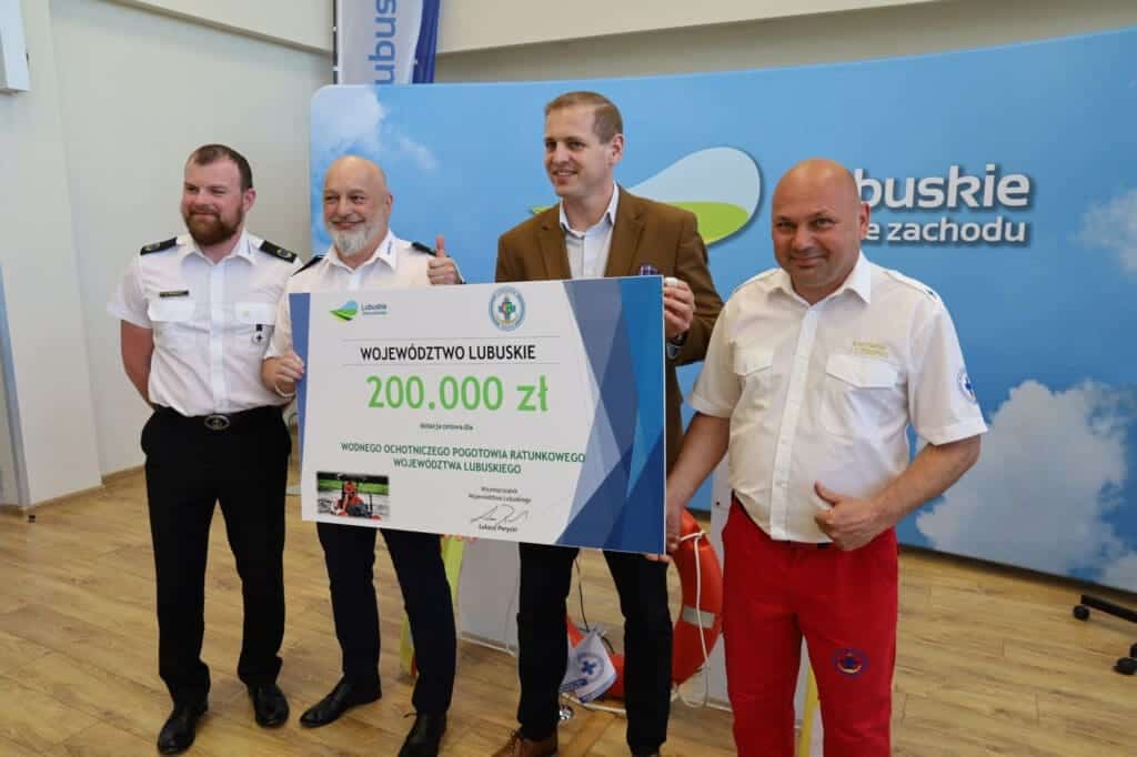 Podpisanie umowy na dofinansowanie WOPR przez UMWL