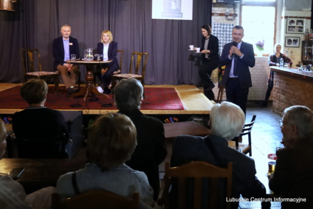 IMG_4618 Spotkanie z posłami Koalicji Obywatelskiej w Piekarni Cichej Kobiety w Zielonej Górze