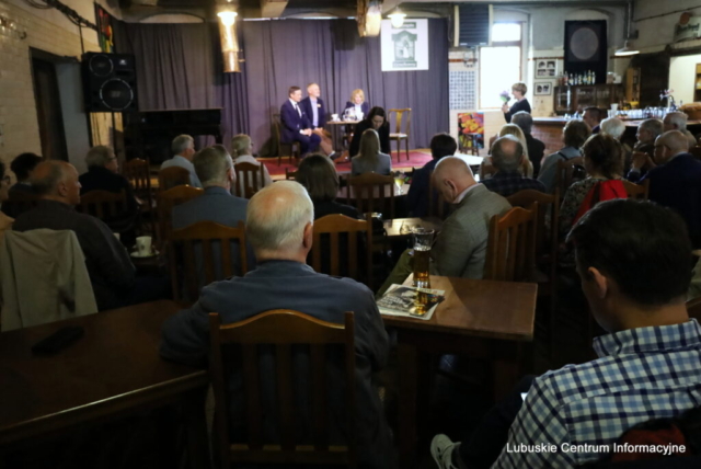 IMG_4628 Spotkanie z posłami Koalicji Obywatelskiej w Piekarni Cichej Kobiety w Zielonej Górze