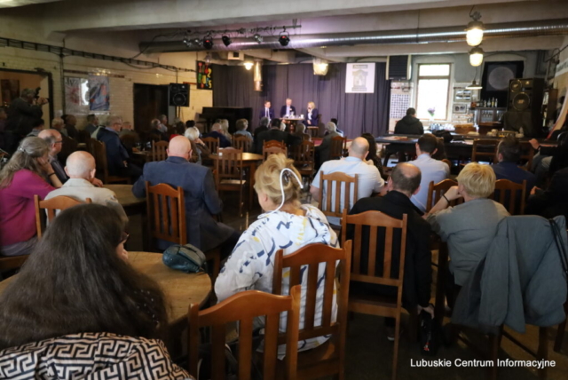 IMG_4642 Spotkanie z posłami Koalicji Obywatelskiej w Piekarni Cichej Kobiety w Zielonej Górze