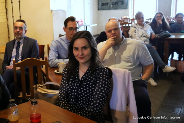 IMG_4654 Spotkanie z posłami Koalicji Obywatelskiej w Piekarni Cichej Kobiety w Zielonej Górze