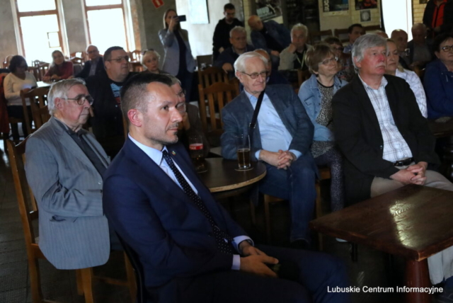 IMG_4657 Spotkanie z posłami Koalicji Obywatelskiej w Piekarni Cichej Kobiety w Zielonej Górze