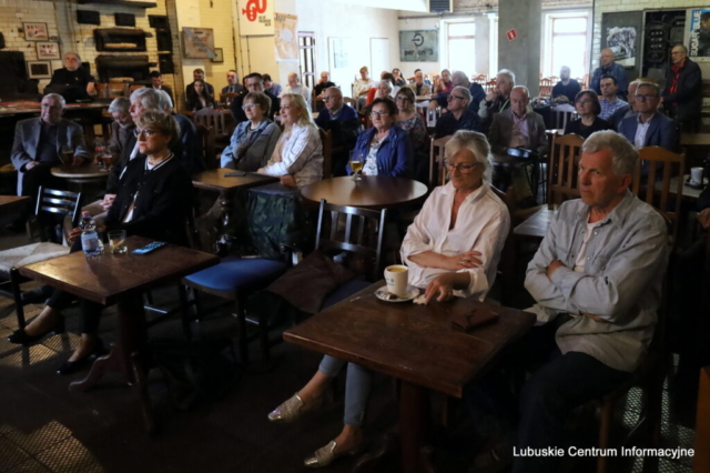 IMG_4672 Spotkanie z posłami Koalicji Obywatelskiej w Piekarni Cichej Kobiety w Zielonej Górze