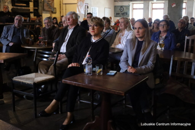 IMG_4678 Spotkanie z posłami Koalicji Obywatelskiej w Piekarni Cichej Kobiety w Zielonej Górze