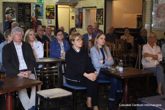 IMG_4683 Spotkanie z posłami Koalicji Obywatelskiej w Piekarni Cichej Kobiety w Zielonej Górze