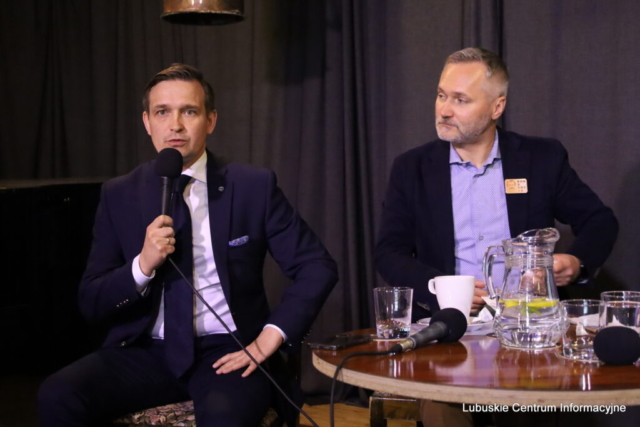 IMG_4690 Spotkanie z posłami Koalicji Obywatelskiej w Piekarni Cichej Kobiety w Zielonej Górze