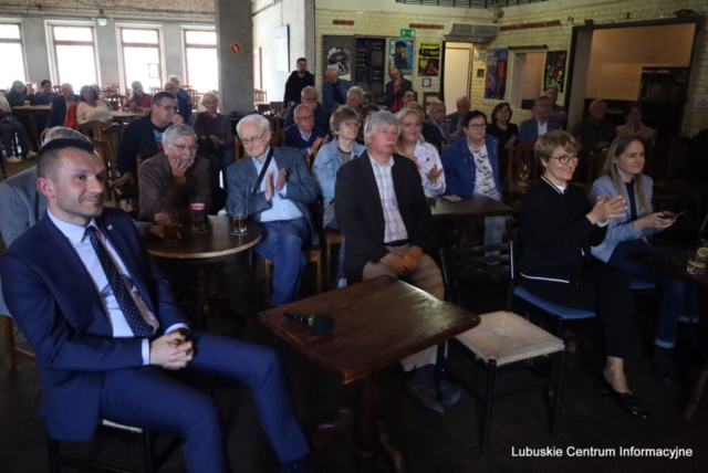 IMG_4701 Spotkanie z posłami Koalicji Obywatelskiej w Piekarni Cichej Kobiety w Zielonej Górze