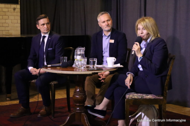 IMG_4706 Spotkanie z posłami Koalicji Obywatelskiej w Piekarni Cichej Kobiety w Zielonej Górze