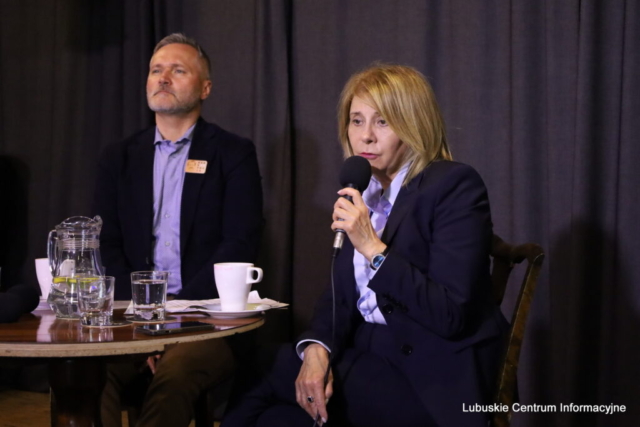 IMG_4716 Spotkanie z posłami Koalicji Obywatelskiej w Piekarni Cichej Kobiety w Zielonej Górze