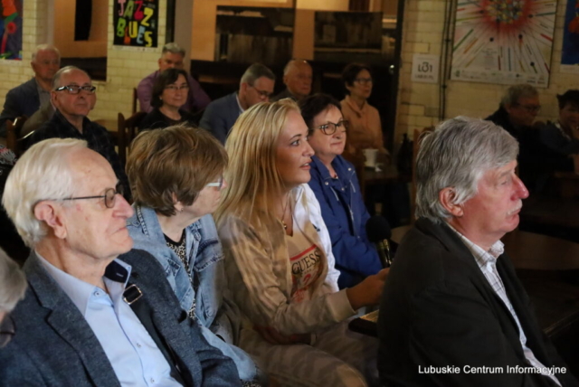 IMG_4723 Spotkanie z posłami Koalicji Obywatelskiej w Piekarni Cichej Kobiety w Zielonej Górze