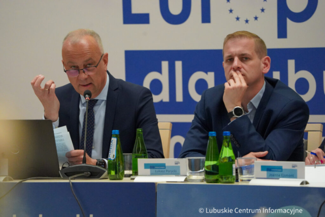 Posiedzenie komitetu monitorującego program fundusze dla Lubuskiego 2021-2027 w sali kolumnowej UMWL w Zielonej Górze