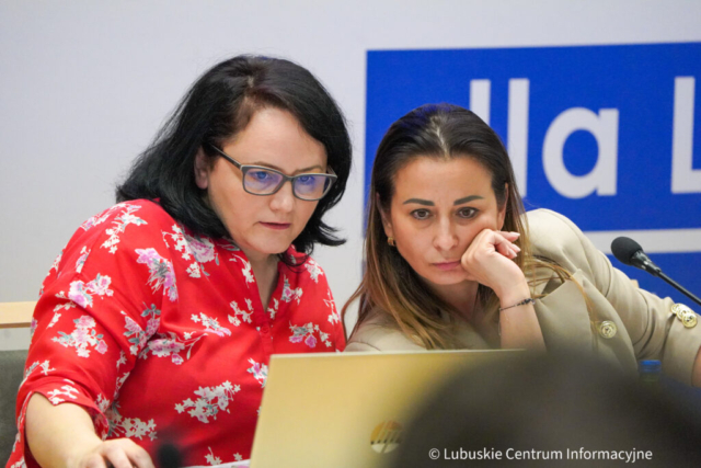 Posiedzenie komitetu monitorującego program fundusze dla Lubuskiego 2021-2027 w sali kolumnowej UMWL w Zielonej Górze