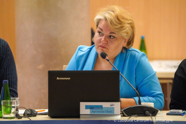 Posiedzenie komitetu monitorującego program fundusze dla Lubuskiego 2021-2027 w sali kolumnowej UMWL w Zielonej Górze