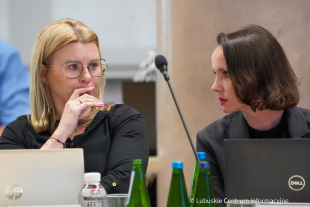 Posiedzenie komitetu monitorującego program fundusze dla Lubuskiego 2021-2027 w sali kolumnowej UMWL w Zielonej Górze