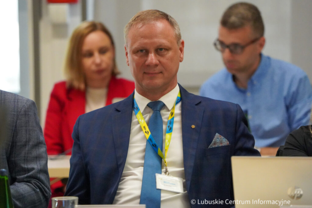 Posiedzenie komitetu monitorującego program fundusze dla Lubuskiego 2021-2027 w sali kolumnowej UMWL w Zielonej Górze