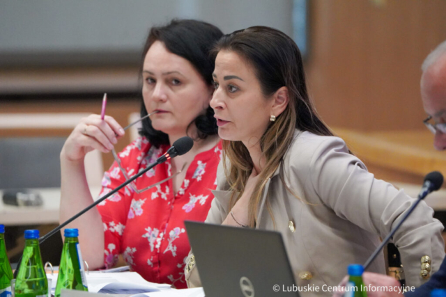 Posiedzenie komitetu monitorującego program fundusze dla Lubuskiego 2021-2027 w sali kolumnowej UMWL w Zielonej Górze