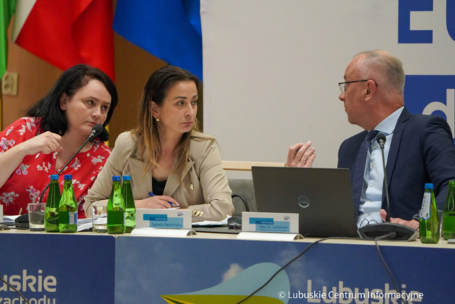 Posiedzenie komitetu monitorującego program fundusze dla Lubuskiego 2021-2027 w sali kolumnowej UMWL w Zielonej Górze
