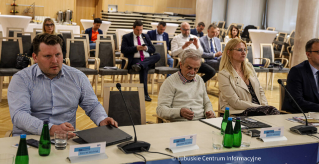 Posiedzenie komitetu monitorującego program fundusze dla Lubuskiego 2021-2027 w sali kolumnowej UMWL w Zielonej Górze