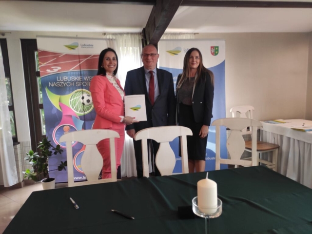 Podpisanie umów o dofinansowanie w Lubięcinie - Lubuska Baza Sportowa, Lubuska baza Turystyczna, prace remontowo-konserwatorskie Podpisanie umów o dofinansowanie w Lubięcinie - Lubuska Baza Sportowa, Lubuska baza Turystyczna, prace remontowo-konserwatorskie