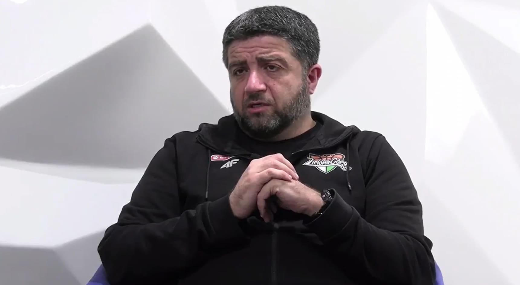 kołcz Mężczyzna w sportowej bluzie Oliver Vidin Z Legią musimy powalczyć na ponad 100 procent ROZMOWA SCENARIUSZE