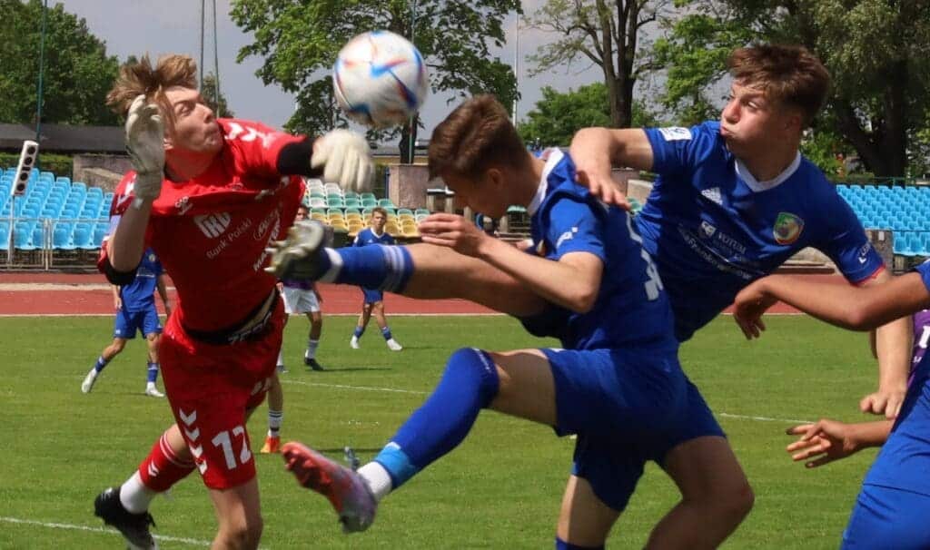 Lechia wyraźnie lepsza od Miedzi. „Mądry, gramy z Tobą!” (ZDJĘCIA) Lechia wyraźnie lepsza od Miedzi. „Mądry, gramy z Tobą!” (ZDJĘCIA) Sześciu chłopców na boisku
