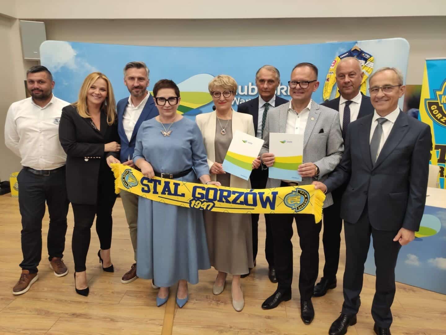 1687169825303 W urzędzie marszałkowskim podpisano umowę między UMWL a Stalą Gorzów Budżet Stali Gorzów większy o 400 tys zł Klub żużlowy będzie promował województwo WIDEO