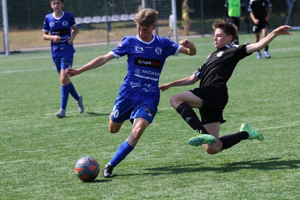 Stilon melduje się w Centralnej Lidze Juniorów. 11 bramek w rewanżu! Trzej chłopcy grają w piłkę