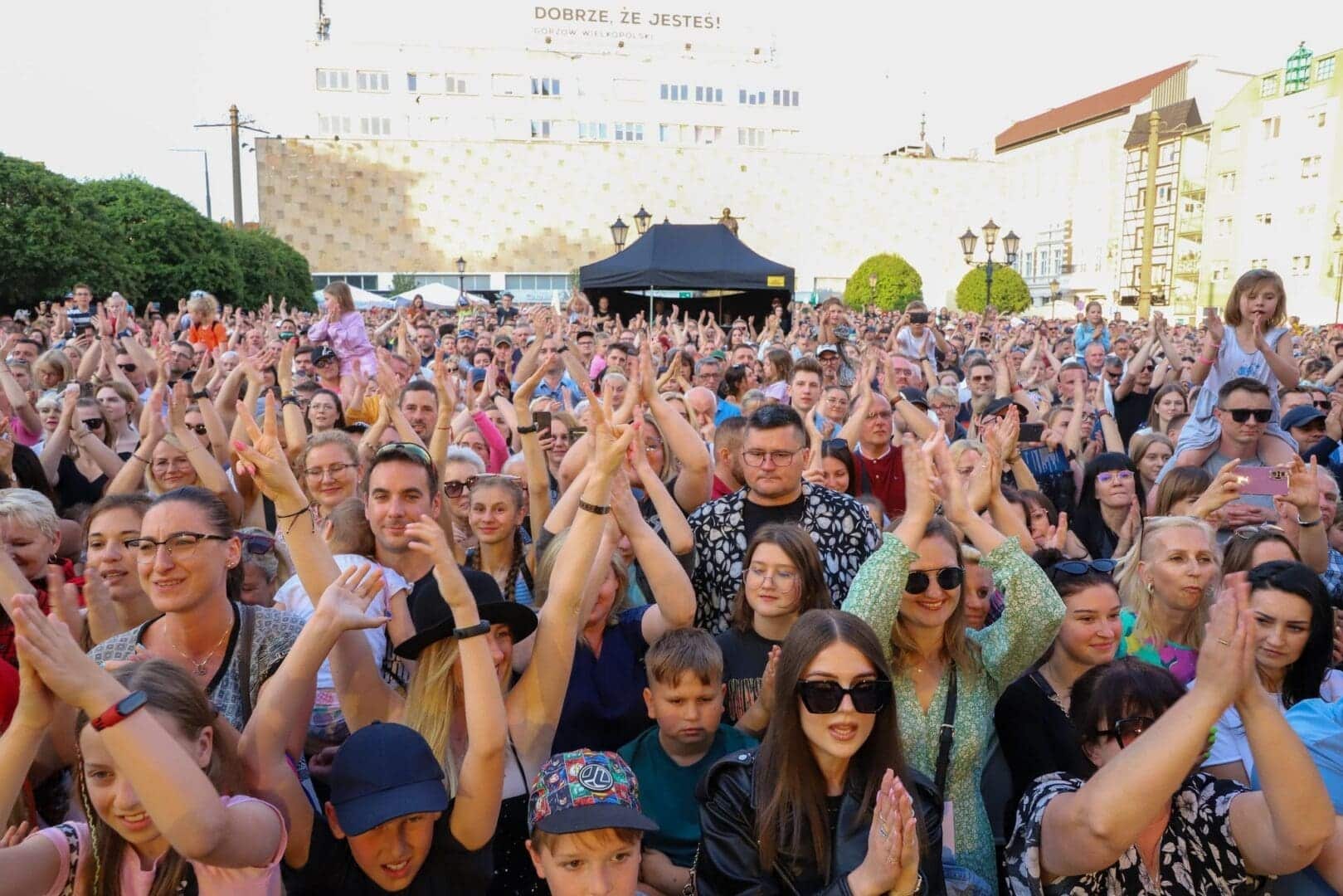   Koncertowe weekendy w Gorzowie Wlkp Tłumy na inauguracji cyklu Dobry Wieczór Gorzów ZDJĘCIA