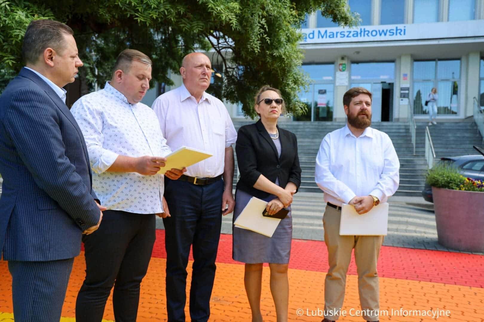 Bezpartyjni Samorządowcy podczas konferencji poświęconej inicjatywom ochrony dzieci przed przemocą domową Bezpartyjni Samorządowcy Dzień dziecka nie tylko od święta Chrońmy dzieci przed przemocą WIDEO