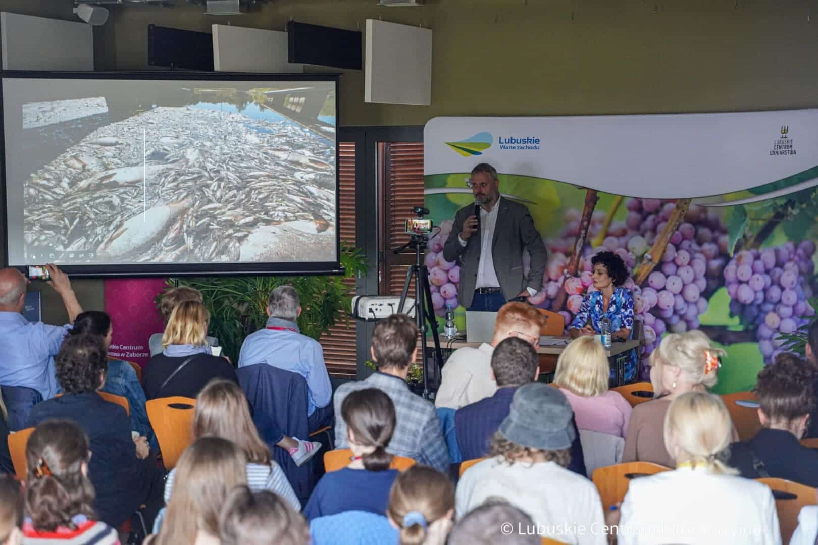 Zdjęcia LCI  Kto psuje stosunki polsko niemieckie Widać to na przykładzie katastrofy ekologicznej na Odrze WIDEO