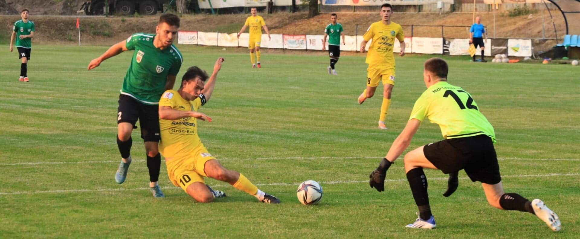 Siedmiu mężczyzn gra w piłkę  Carina Lechia i Warta podały plan sparingów Zaczynamy 8 lipca TERMINARZ