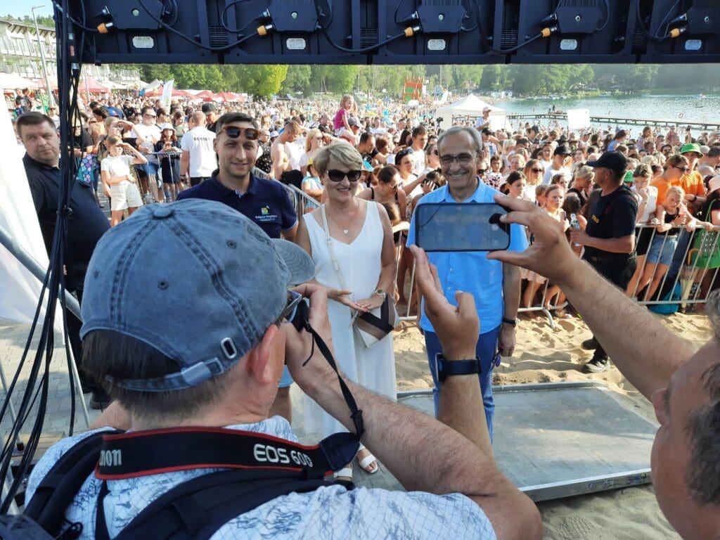 Świętowanie blisko ludzi, na najdłuższej plaży w regionie (ZDJĘCIA, WIDEO) Świętowanie blisko ludzi, na najdłuższej plaży w regionie (ZDJĘCIA, WIDEO)
