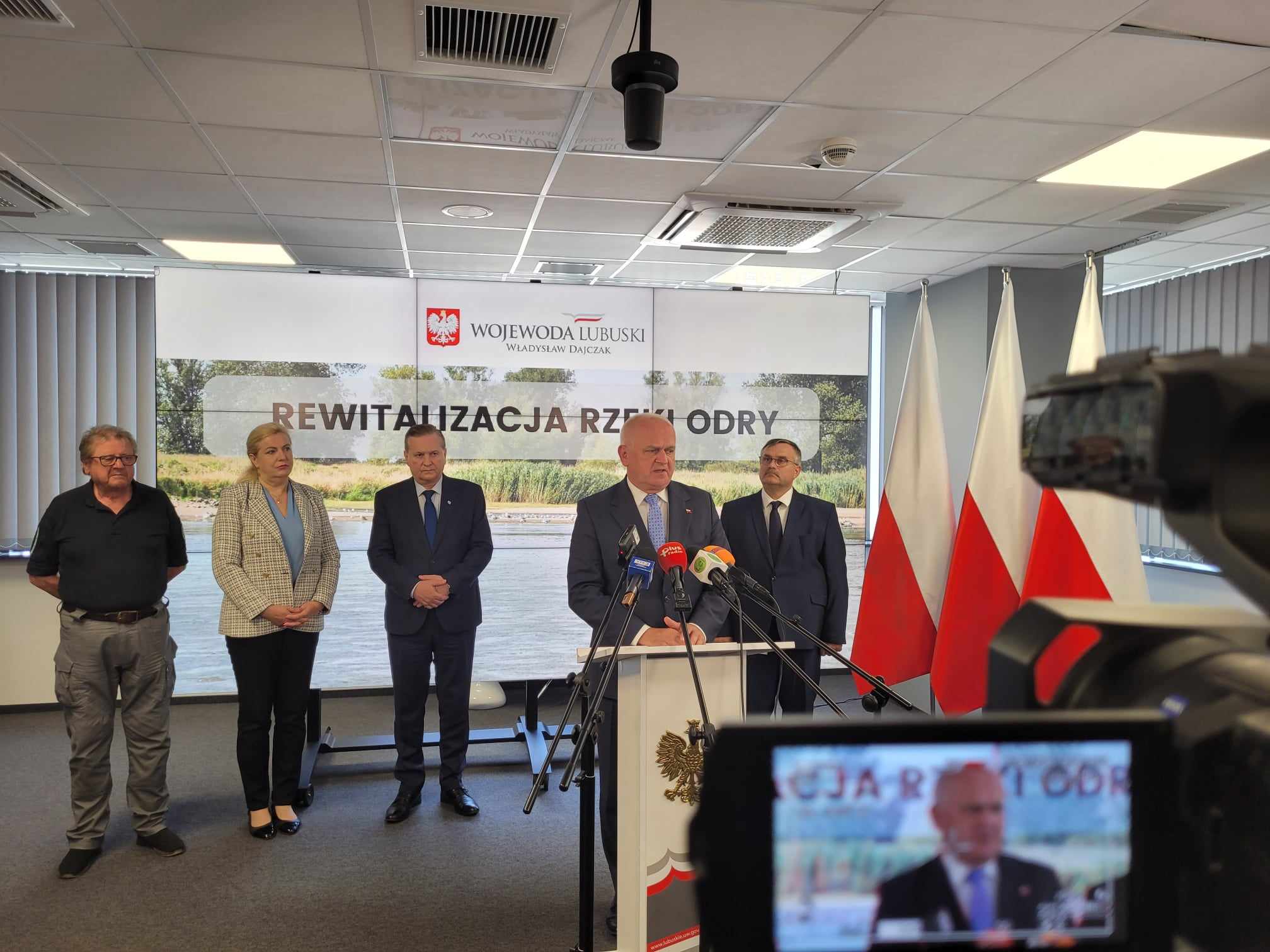   Wojewoda chwali prace nad rewitalizacją Odry Senatorowie  To bubel