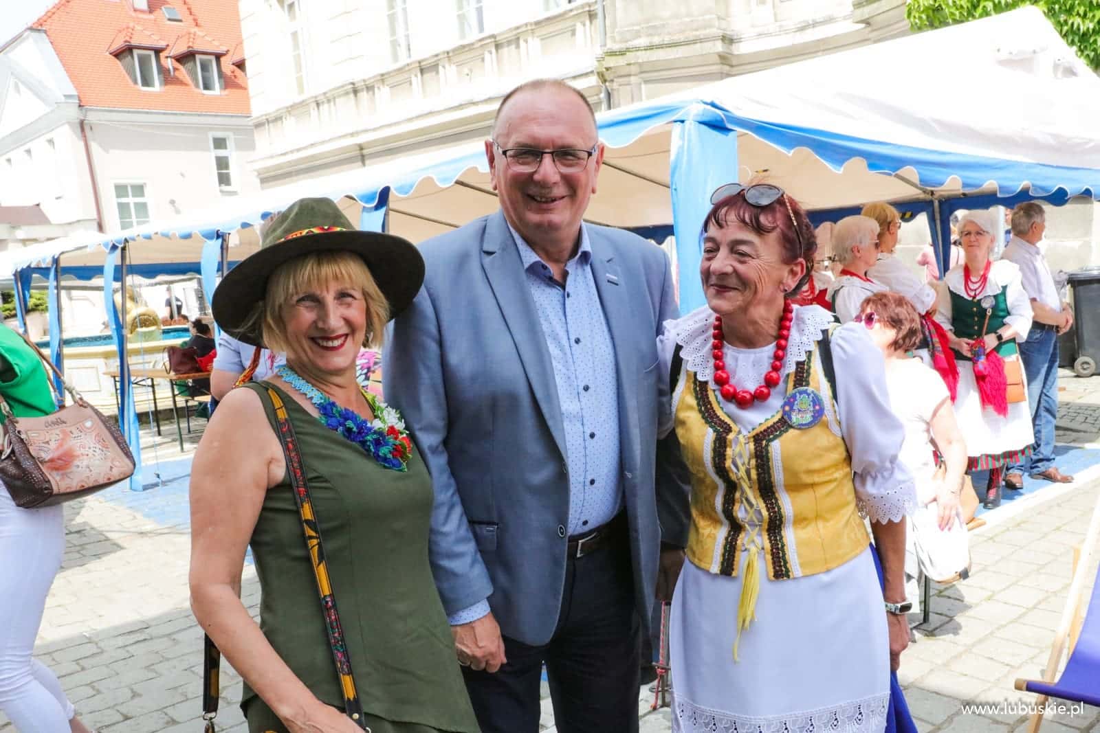   Było kolorowo i z przytupem Mimo że w nazwie festiwalu jest tylko pieśń było też i tanecznie