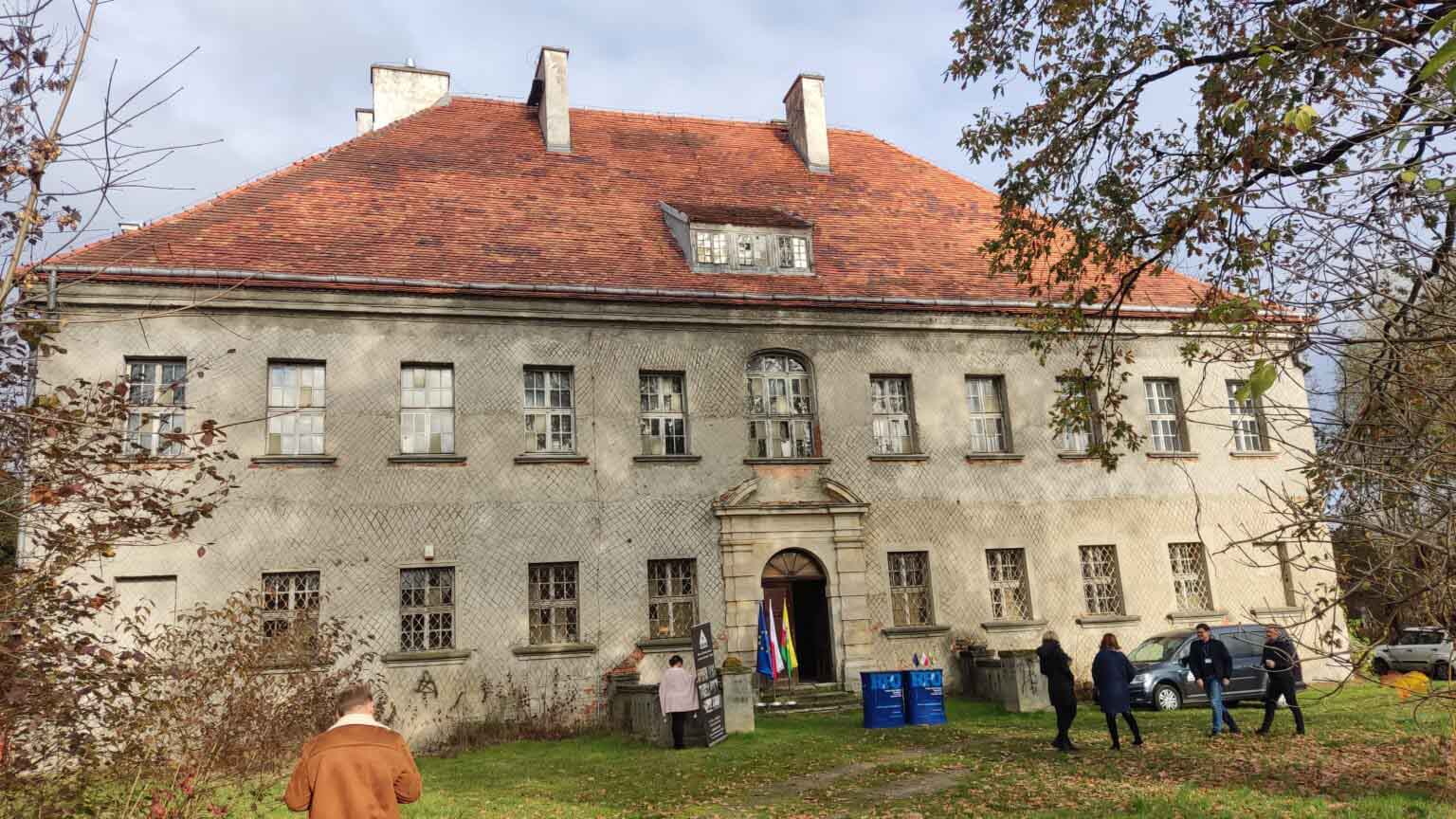   Rydzykowanie pieniędzmi czyli jak wszyscy dorzucamy na tacę Felieton