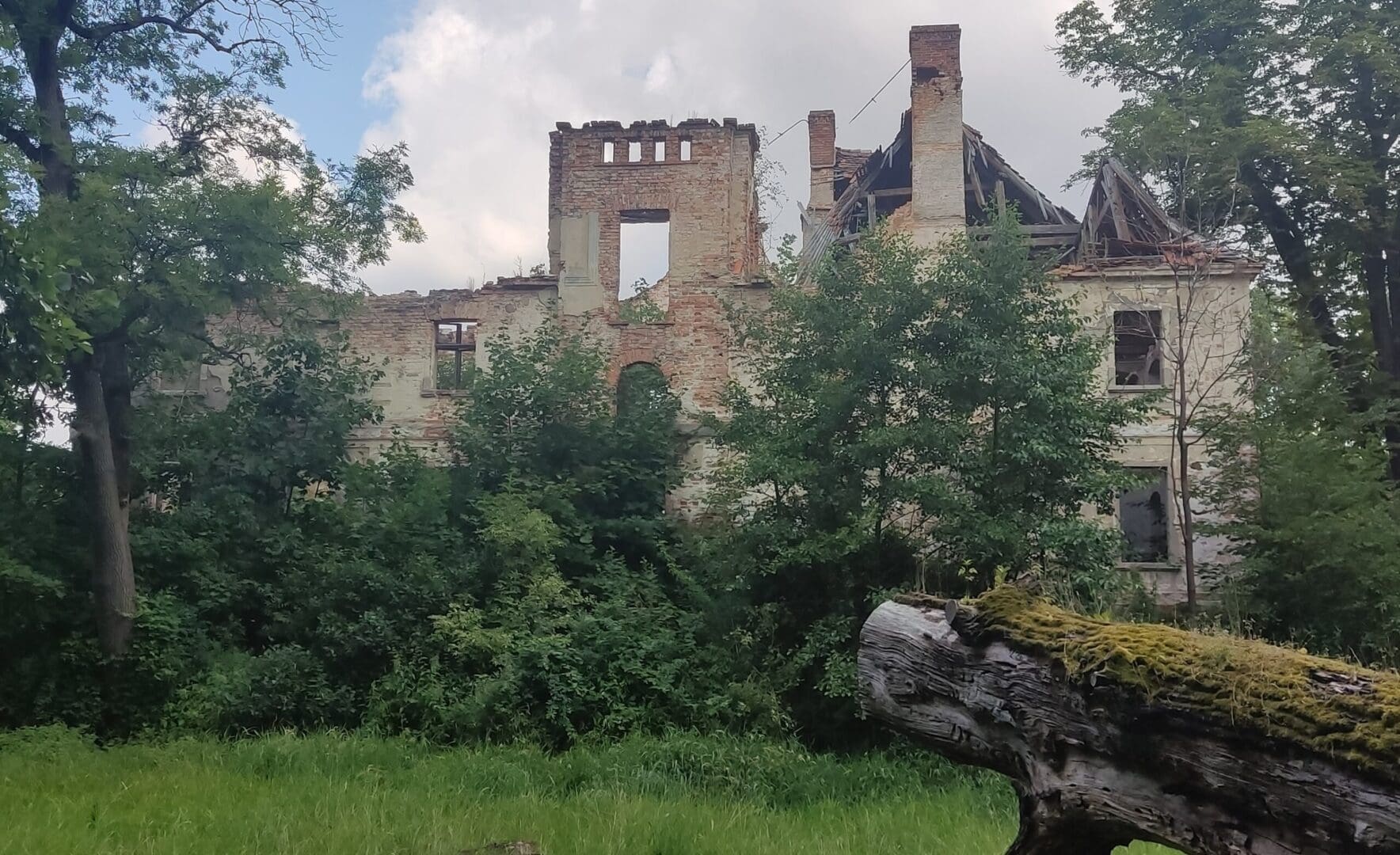   Reprezentacyjna rezydencja Zobaczcie co z niej zostało