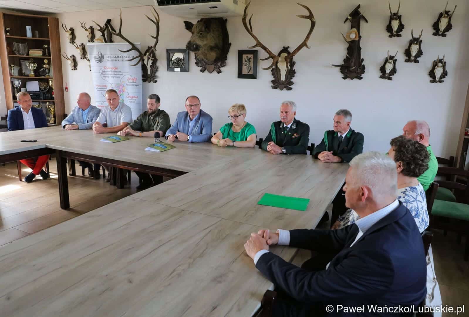 Umowa koła łowieckie Dziczyzna to rarytas z lubuskich lasów Krok w kierunku konsumenta WIDEO