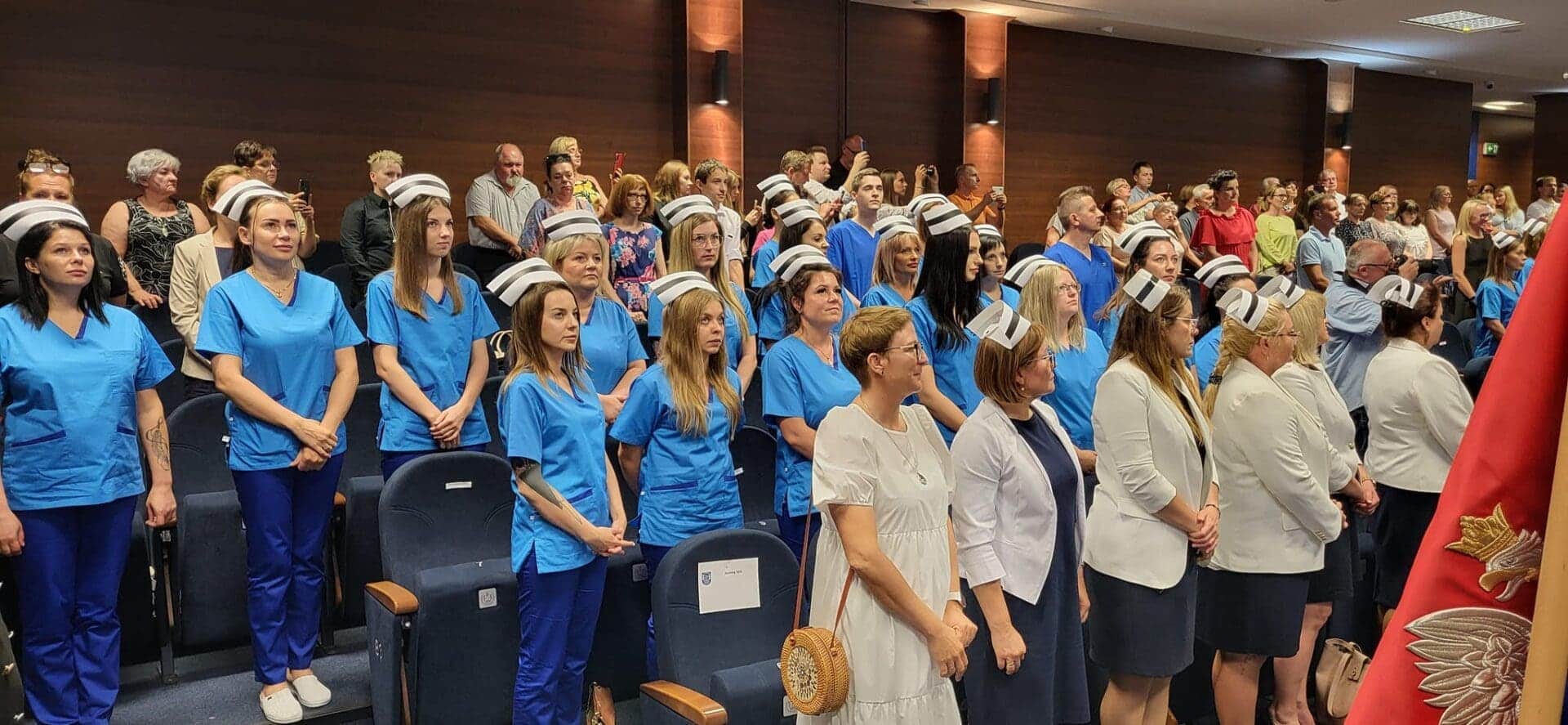   Pierwsze pielęgniarki opuściły mury gorzowskiej AJP