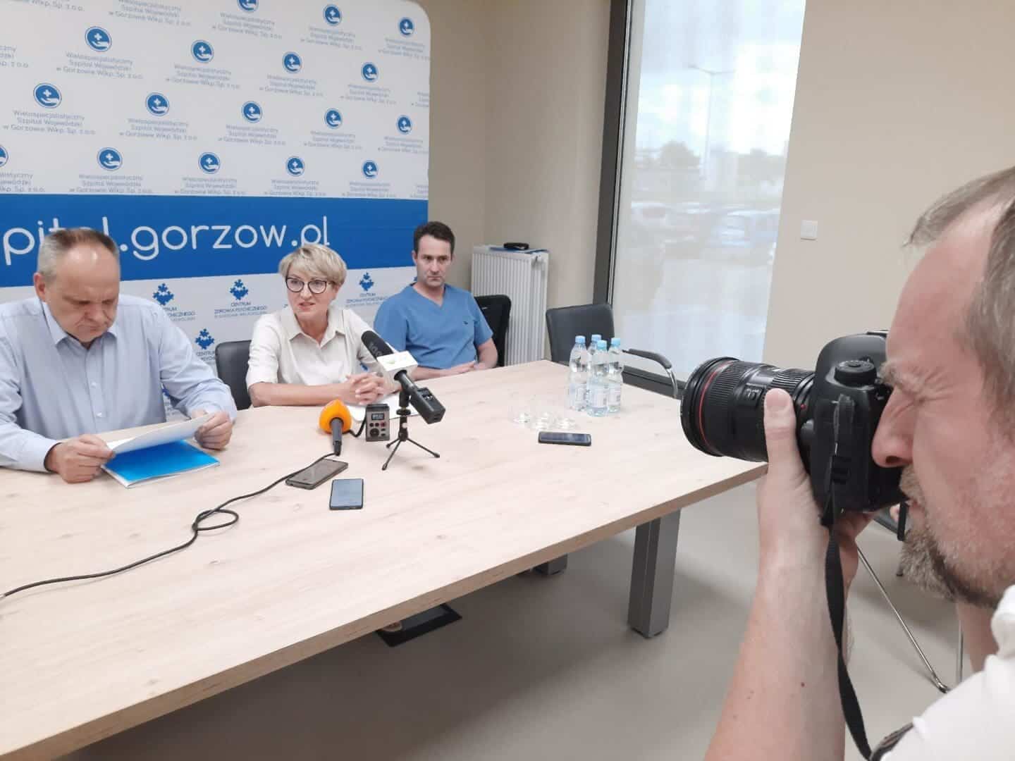   Marszałek Polak odpowiada wojewodzie Dajczakowi ws gorzowskiej kardiochirurgii i porównuje sytuację do trafionych decyzji z przeszłości