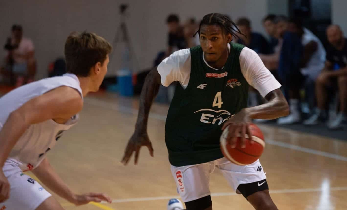 370698781_677711271068518_3486807989659919762_n Mężczyzna z piłką do koszykówki Zastal po pierwszym sparingu Na razie bez Grosellea