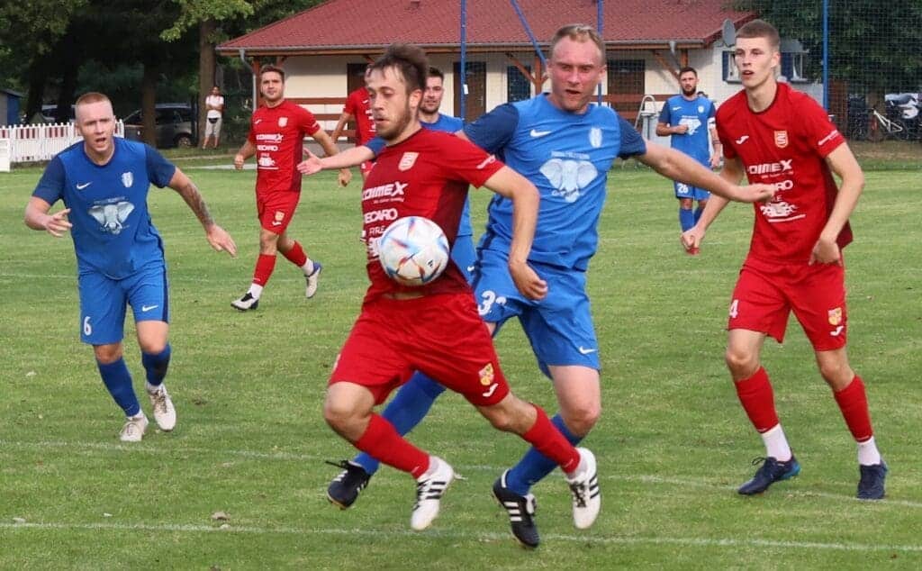 Odra lepsza od Pogoni. Od 38 minuty grała w przewadze (ZDJĘCIA) Odra lepsza od Pogoni. Od 38 minuty grała w przewadze (ZDJĘCIA) Ośmiu mężczyzn na boisku