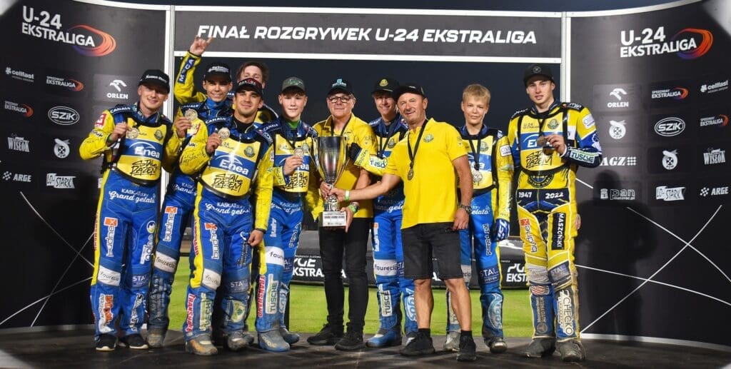 Stal Gorzów mistrzem żużlowej ekstraligi U-24. W finale lepsza o punkt Jedenaście osób z medalami