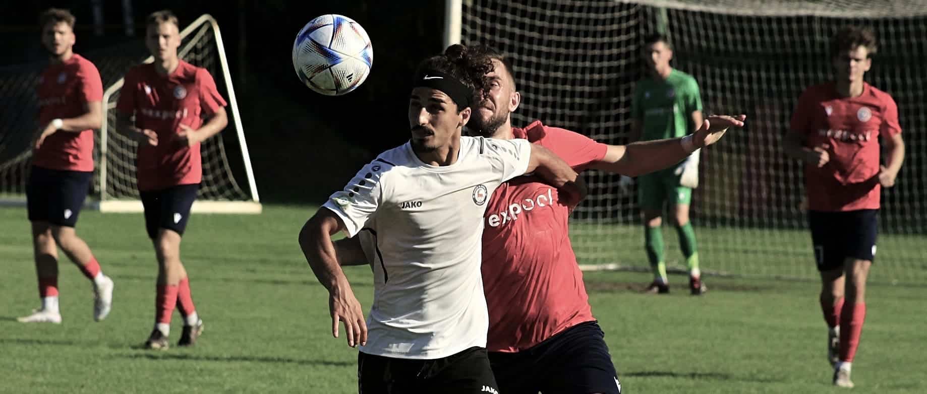 Sześciu mężczyzn na boisku  Siedem bramek Polonii pięć Ilanki i cztery Gronostaja PODSUMOWANIE