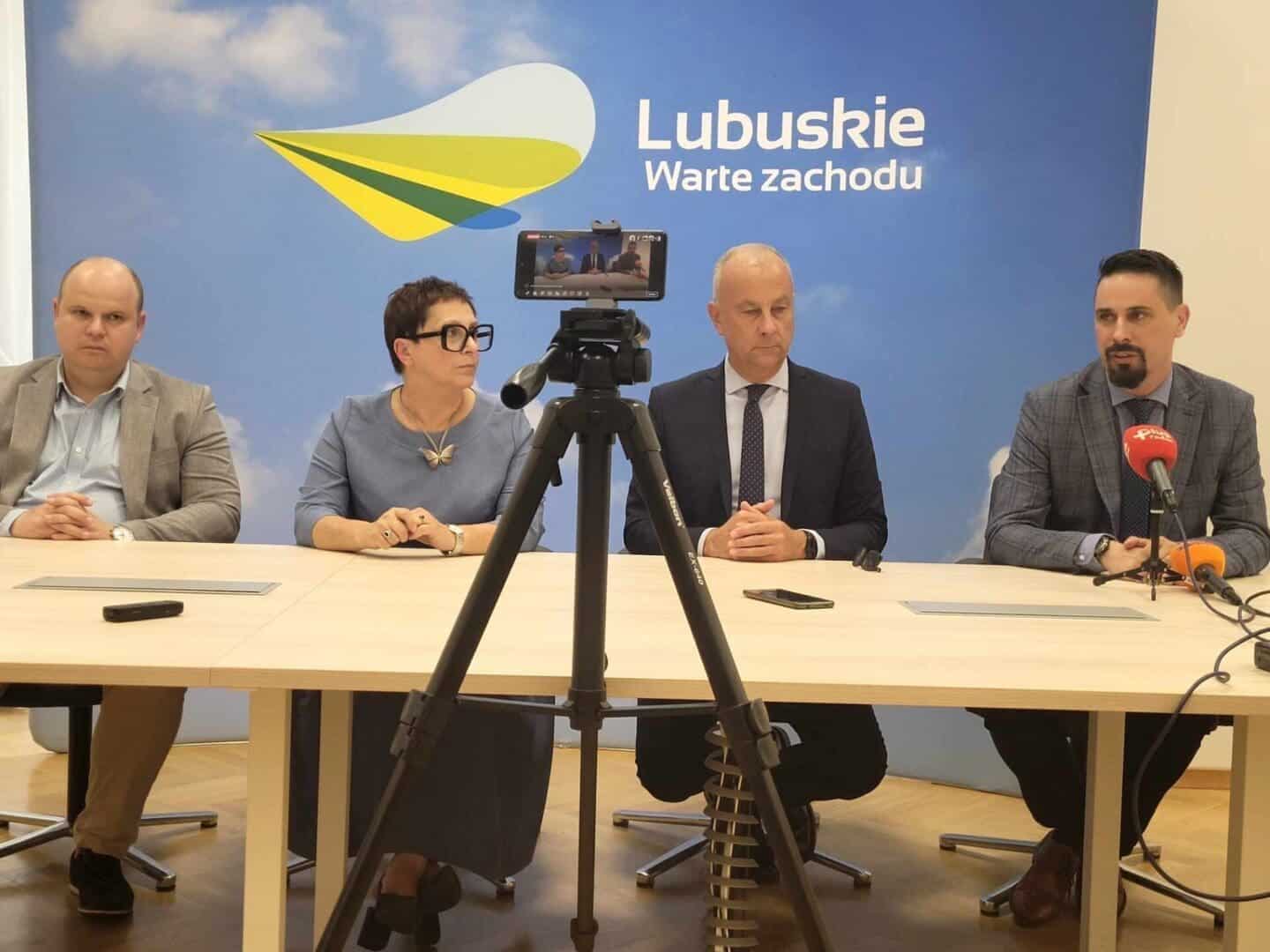   Kolej w lubuskiem powoli wjeżdża na dobre tory o potrzebach pasażerów musi usłyszeć rząd WIDEO