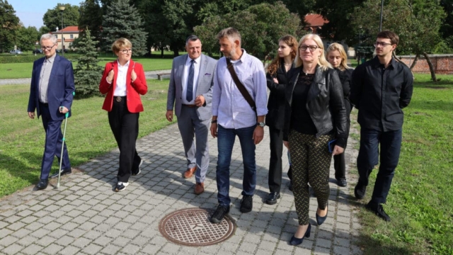 Konferencja prasowa w sprawie rewitalizacji parku przy pałacu w Zaborze