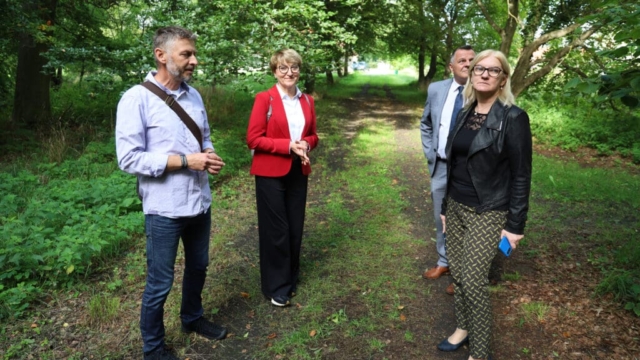 Konferencja prasowa w sprawie rewitalizacji parku przy pałacu w Zaborze